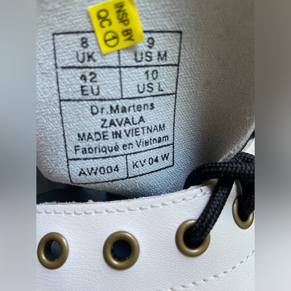 DOC MARTENS unisex tie boots white bouncy sole ladies size 10 NEVER WORN - Picture 2 of 2